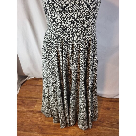 Effies Heart Size S Sleeveless Black & White Geometric Design Dress - Picture 3 of 6